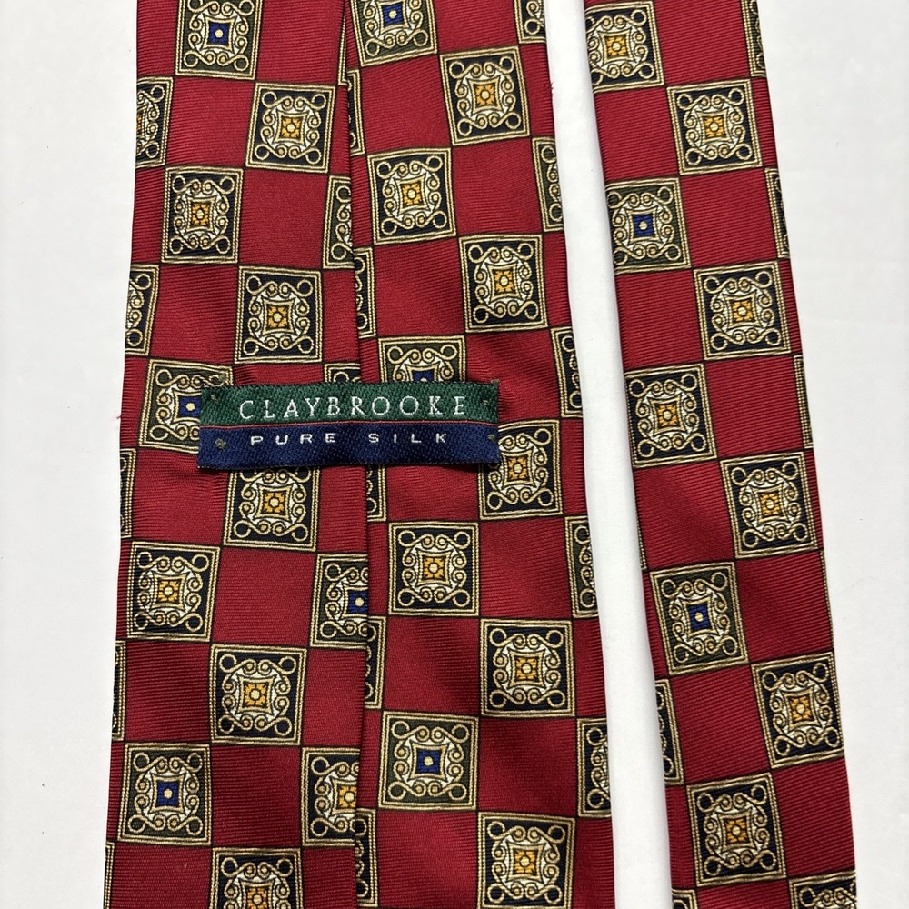 CLAYBROOKE‎ Men's  100% Silk Tie Burgandy and Gold 3.75"W X 56.5"L - Picture 4 of 5